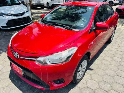 Toyota Yaris Sedan Core usado (2017) color Rojo precio $188,000
