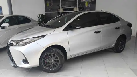 Toyota Yaris Sedan S usado (2021) color Plata precio $295,000