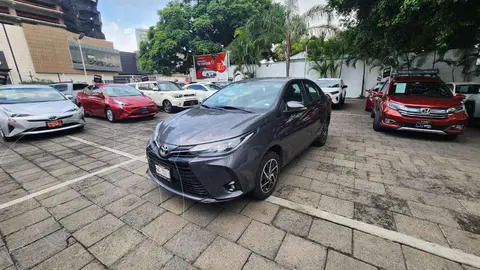 Toyota Yaris Sedan S usado (2021) color Gris precio $295,000