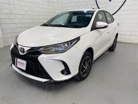 Toyota Yaris Sedan S Aut usado (2021) color Blanco precio $269,000