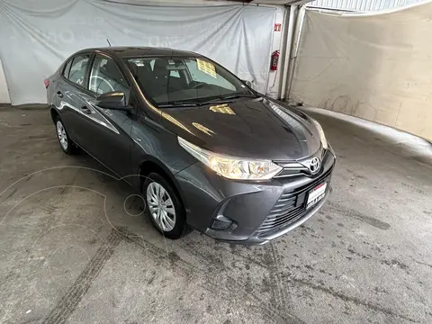Toyota Yaris Sedan Core Aut usado (2022) color Gris financiado en mensualidades(enganche $102,744 mensualidades desde $4,484)