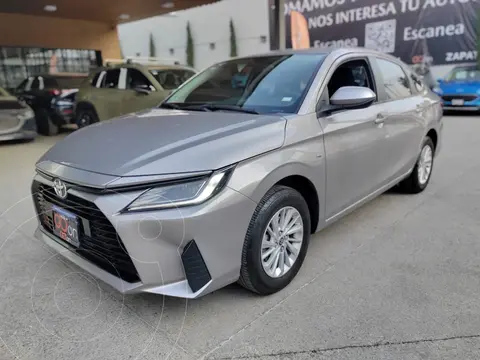 Toyota Yaris Sedan Base usado (2023) color plateado financiado en mensualidades(enganche $83,112 mensualidades desde $6,356)