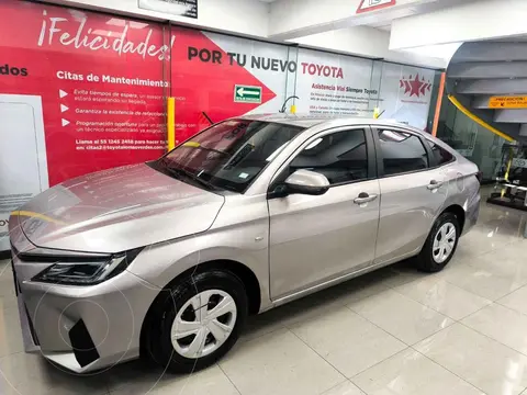 Toyota Yaris Sedan Base Aut usado (2024) color Plata financiado en mensualidades(enganche $67,122 mensualidades desde $6,622)