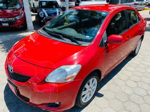 Toyota Yaris Sedan Premium Aut usado (2013) color Rojo precio $167,000
