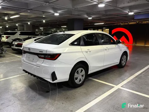 Toyota Yaris Sedan Base Aut usado (2023) color Blanco precio $290,000