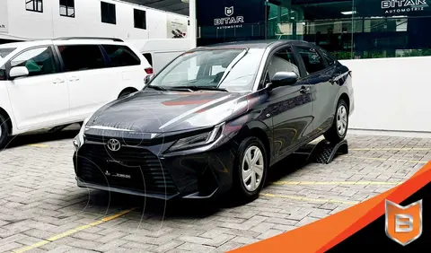 Toyota Yaris Sedan Base usado (2023) color Gris financiado en mensualidades(enganche $59,980 mensualidades desde $7,680)