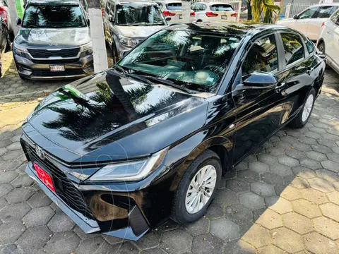 Toyota Yaris Sedan S usado (2023) color Negro financiado en mensualidades(enganche $80,088 mensualidades desde $7,114)