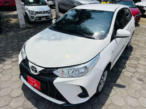 Toyota Yaris Sedan Core Aut usado (2022) color Blanco financiado en mensualidades(enganche $69,069 mensualidades desde $6,135)