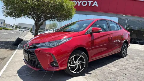 Toyota Yaris Sedan S usado (2022) color Rojo financiado en mensualidades(enganche $80,356 mensualidades desde $8,551)