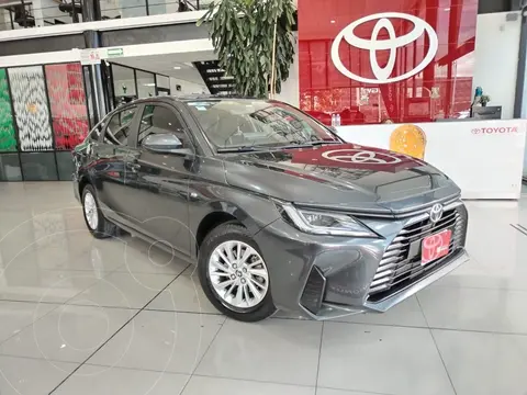 Toyota Yaris Sedan S Aut usado (2023) color Gris Oscuro financiado en mensualidades(enganche $124,564 mensualidades desde $5,351)