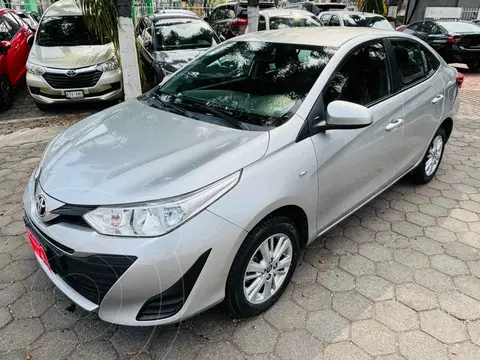 Toyota Yaris Sedan Core Aut usado (2020) color Plata financiado en mensualidades(enganche $71,756 mensualidades desde $6,374)