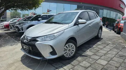 Toyota Yaris Sedan Core Aut usado (2022) color Plata financiado en mensualidades(enganche $74,981 mensualidades desde $7,979)