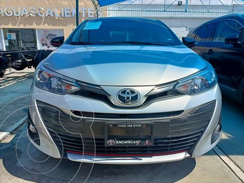 Toyota Yaris Sedan S usado (2019) color Plata precio $245,000
