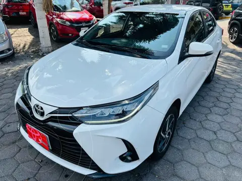 Toyota Yaris Sedan S usado (2022) color Blanco precio $259,000