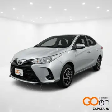 Toyota Yaris Sedan Core Aut usado (2022) color TOY PLATA precio $268,000