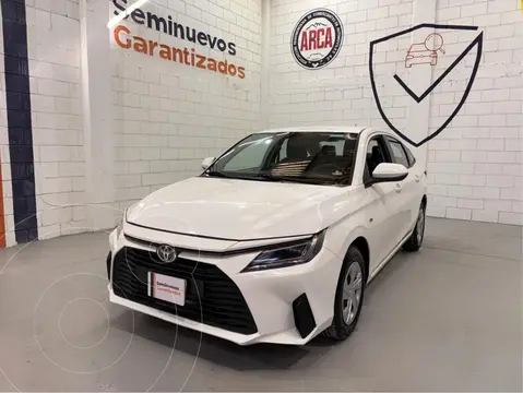 Toyota Yaris Sedan Base Aut usado (2023) color Blanco precio $255,000
