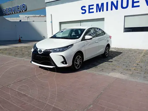 Toyota Yaris Sedan S usado (2021) color Blanco financiado en mensualidades(enganche $59,180 mensualidades desde $5,836)