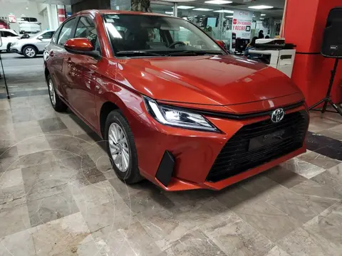 Toyota Yaris Sedan Base Aut usado (2023) color Naranja financiado en mensualidades(enganche $129,162 mensualidades desde $5,434)