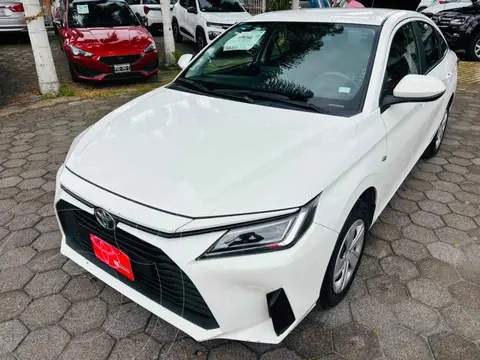 Toyota Yaris Sedan Base Aut usado (2024) color Blanco financiado en mensualidades(enganche $77,131 mensualidades desde $6,851)
