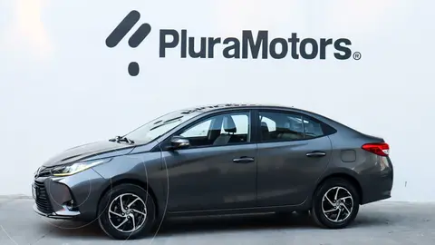 Toyota Yaris Sedan S Aut usado (2021) color plateado financiado en mensualidades(enganche $59,180 mensualidades desde $5,042)