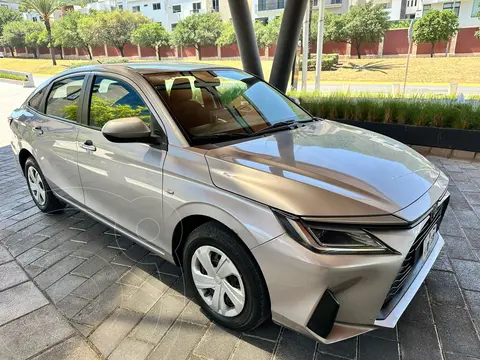 Toyota Yaris Sedan Base Aut usado (2023) color Plata precio $309,000