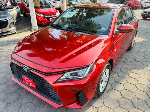 Toyota Yaris Sedan Base usado (2023) color Naranja precio $278,000