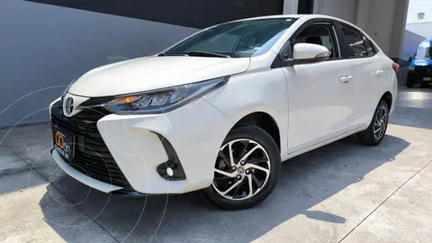 Toyota Yaris Sedan S Aut usado (2021) color Blanco financiado en mensualidades(enganche $76,300 mensualidades desde $5,835)