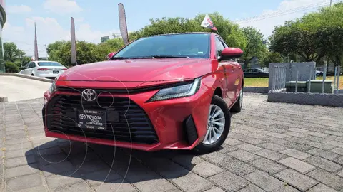 Toyota Yaris Sedan S Aut usado (2023) color Rojo financiado en mensualidades(enganche $82,475 mensualidades desde $8,041)