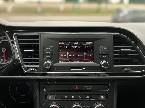 Toyota Yaris Sedan Base usado (2023) color Rojo precio $270,000