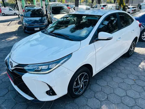 Toyota Yaris Sedan S usado (2022) color Blanco financiado en mensualidades(enganche $85,194 mensualidades desde $7,567)