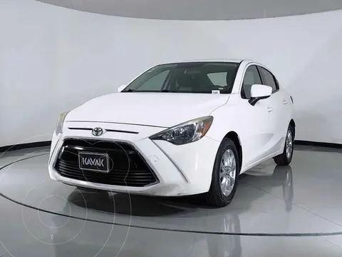 Toyota Yaris Sedan Premium usado (2016) color Blanco precio $232,999