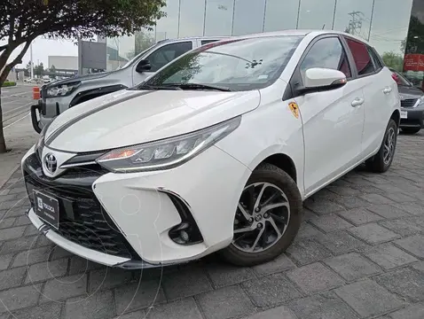 Toyota Yaris Sedan S usado (2022) color Blanco financiado en mensualidades(enganche $80,356 mensualidades desde $8,551)