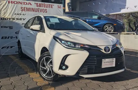 Toyota Yaris Sedan S Aut usado (2021) color Blanco financiado en mensualidades(enganche $97,300 mensualidades desde $5,522)