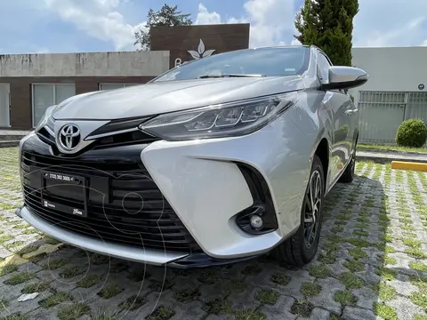 Toyota Yaris Sedan S usado (2021) color Plata precio $275,000