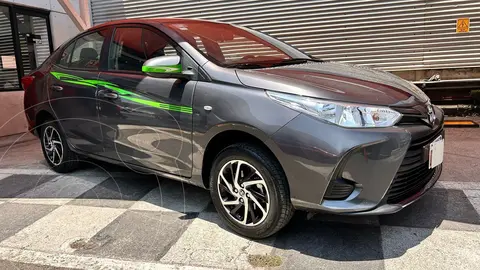 Toyota Yaris Sedan Core Aut usado (2022) color Gris precio $290,000