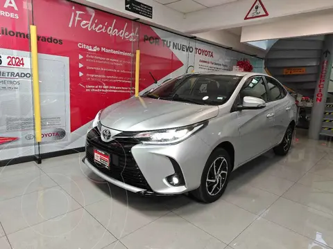 Toyota Yaris Sedan S usado (2021) color Plata financiado en mensualidades(enganche $58,982 mensualidades desde $5,819)