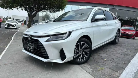 Toyota Yaris Sedan S Aut Hi usado (2024) color Blanco precio $369,000