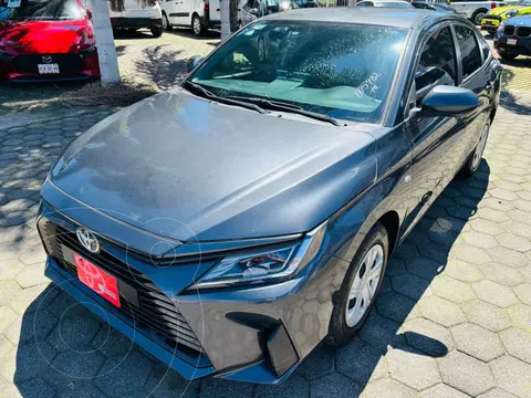 Toyota Yaris Sedan Base Aut usado (2023) color Gris financiado en mensualidades(enganche $77,131 mensualidades desde $6,851)