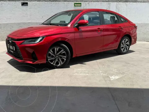 Toyota Yaris Sedan S Aut Hi usado (2024) color Rojo precio $365,000