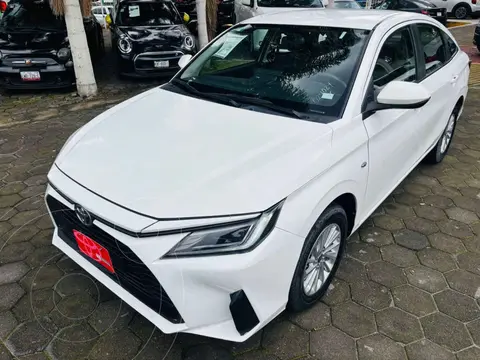 Toyota Yaris Sedan S Aut usado (2023) color Blanco precio $277,000