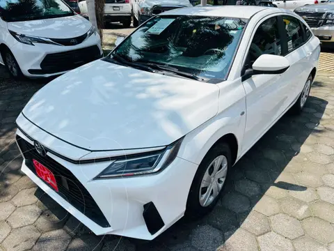 Toyota Yaris Sedan Base Aut usado (2023) color Blanco precio $287,000
