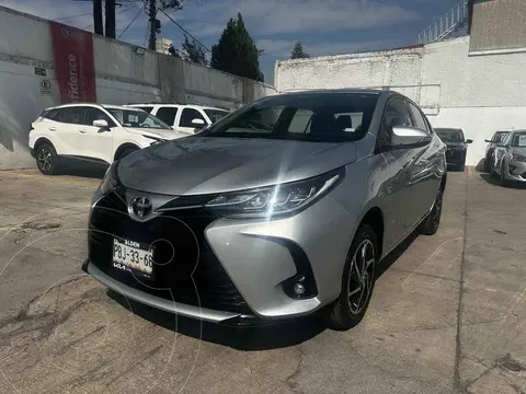 Toyota Yaris Sedan S usado (2022) color Plata precio $289,000