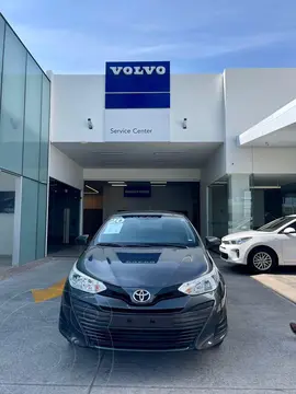 Toyota Yaris Sedan Core usado (2020) color Gris Oxford precio $250,000