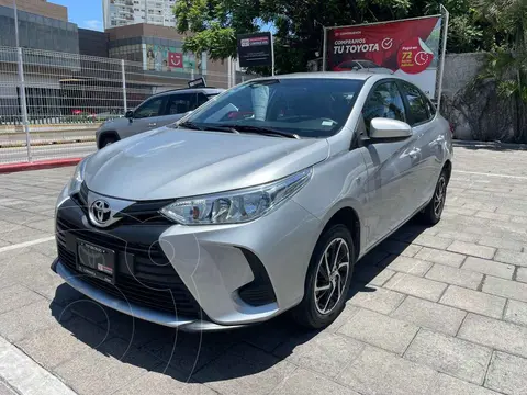 foto Toyota Yaris Sedán Core Aut usado (2021) color Plata precio $310,000