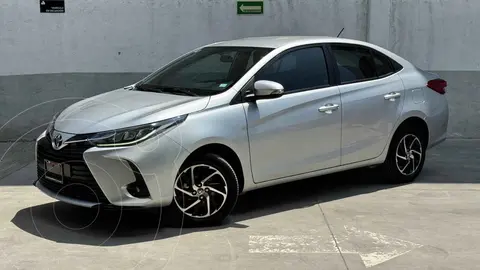 Toyota Yaris Sedan S usado (2021) color Plata precio $294,000