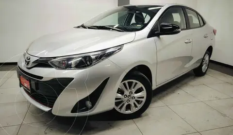 Toyota Yaris Sedan S usado (2019) color Plata financiado en mensualidades(enganche $57,200 mensualidades desde $5,643)