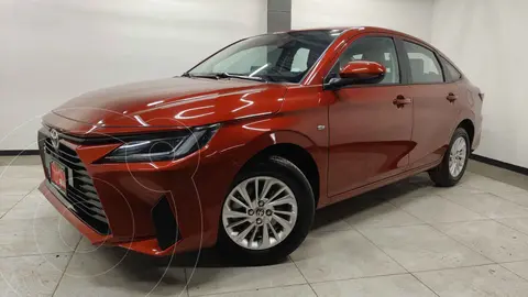 Toyota Yaris Sedan S Aut usado (2024) color Naranja financiado en mensualidades(enganche $73,621 mensualidades desde $7,263)