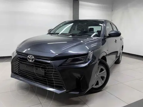 Toyota Yaris Sedan Base Aut usado (2023) color Gris precio $275,000