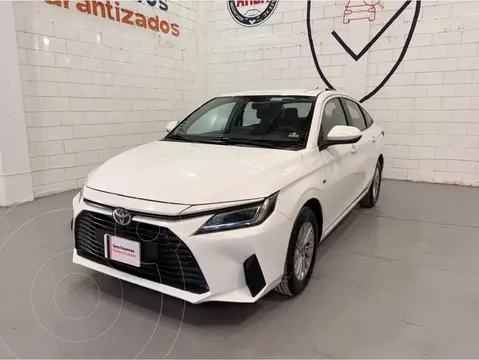 Toyota Yaris Sedan Base Aut usado (2023) color Blanco precio $253,000