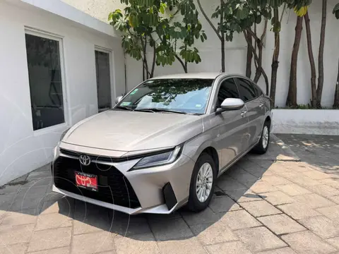 Toyota Yaris Sedan S usado (2023) color Plata precio $320,000